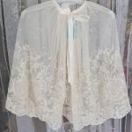 Capa renda com desenho bordado GRANLEI