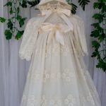Vestido batizado com capuz MIMOSINES