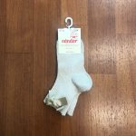 Meias brilhantes com laço Condor